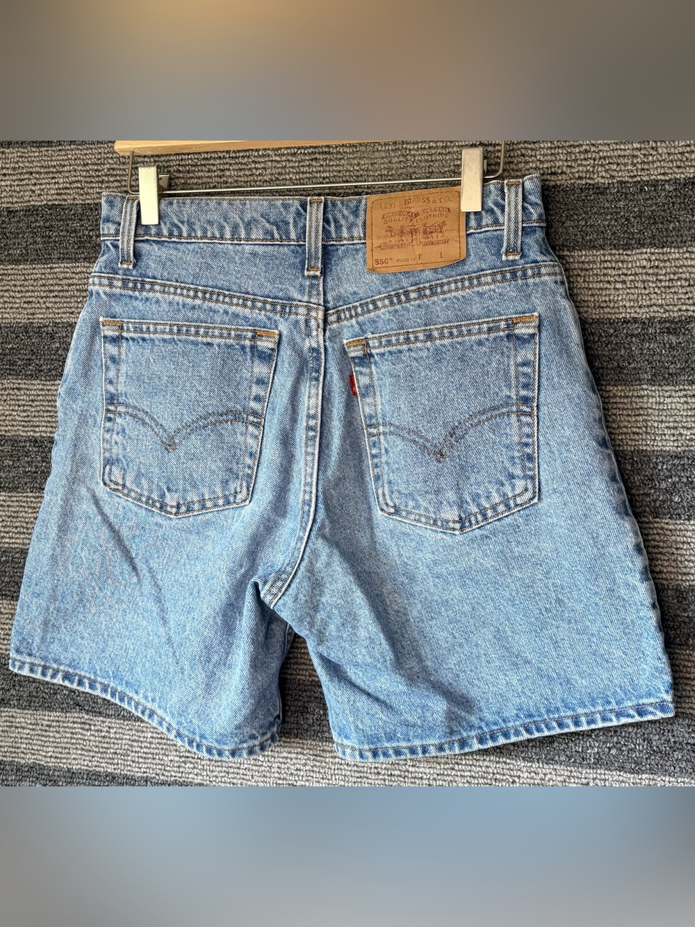 Vintage 90’s Levi's 550 Light Blue Denim Jean Shorts Women’s 11/30 Waist EUC